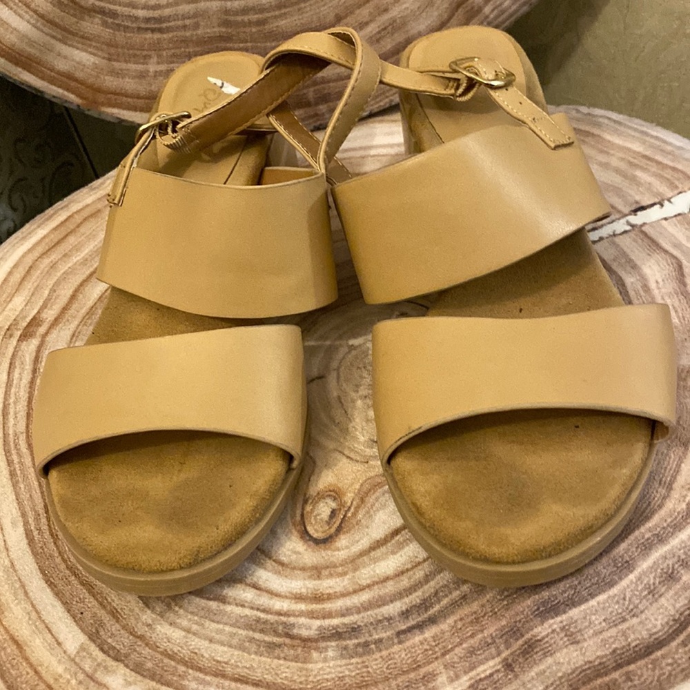 QUPID  BRAND   Size. 7  1/2  sq                 1. 1/2” heels. Beige in color
